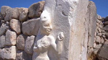 Hattusa 'nın girişindeki yardım hattını kapatın.