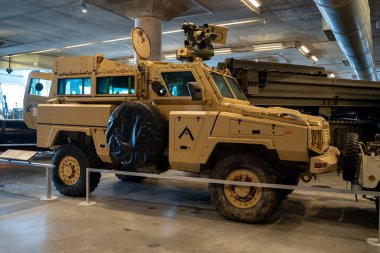 Kanada Savaş Müzesi 'ndeki RG-31 Nyala zırhlı personel taşıyıcısının görüntüsü. Ottawa, Kanada - 16 Aralık 2025.