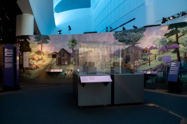 Kanada Tarih Müzesi sergi salonunun iç manzarası. Gatineau, Kanada - 16 Aralık 2025.