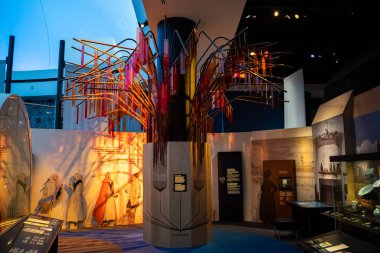 Kanada Tarih Müzesi sergi salonunun iç manzarası. Gatineau, Kanada - 16 Aralık 2025.