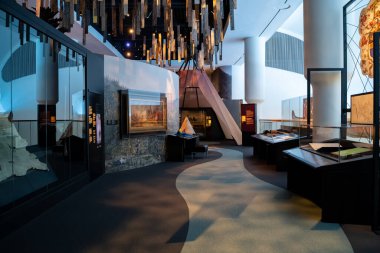 Kanada Tarih Müzesi 'nin Kanada tarihi sergi salonunun iç görünümü. Gatineau, Kanada - 16 Aralık 2025.