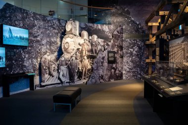 Kanada Tarih Müzesi sergi salonunun iç manzarası. Gatineau, Kanada - 16 Aralık 2025.