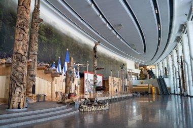 Kanada Tarih Müzesi sergi salonunun iç manzarası. Gatineau, Kanada - 16 Aralık 2025.