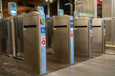 Ottawa tren istasyonunun bilet gişelerinin manzarası. Ottawa, Kanada - 16 Aralık 2025.