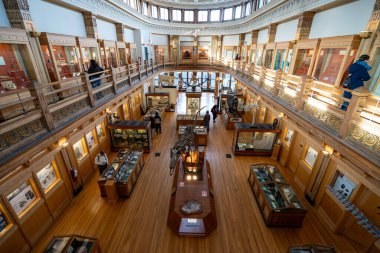 McGill Üniversitesi kampüsündeki Redpath Müzesi manzarası. Montreal, Kanada - 18 Aralık 2025.