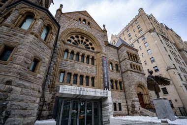 Montreal Güzel Sanatlar Müzesi 'ndeki Bourgie Hall manzarası. Montreal, Kanada - 18 Aralık 2025.