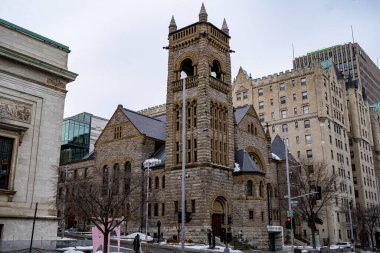 Montreal Güzel Sanatlar Müzesi 'ndeki Bourgie Hall manzarası. Montreal, Kanada - 18 Aralık 2025.