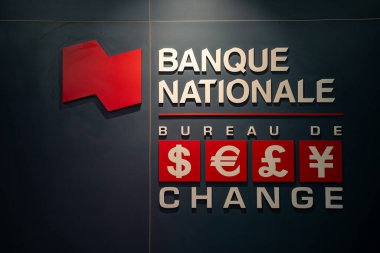 Banque Nationale döviz bürosu tabelasını kapatın. Montreal, Kanada - 18 Aralık 2025.