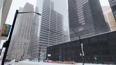 Kar yağarken Toronto şehir merkezi manzarası. Toronto, Kanada - 2 Şubat 2025.