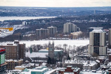 İbrahim Ovası 'ndaki spor sahasının havadan görünüşü. Quebec Şehri, Kanada - 22 Aralık 2025.