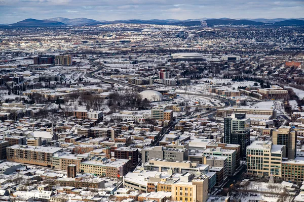 Quebec kışında Saint Roch ve Vieux Limoilou bölgelerinin hava manzarası. Quebec Şehri, Kanada - 22 Aralık 2025.