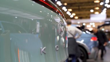 Hyundai Kona 'nın Kanada Uluslararası Otomobil Fuarı' ndaki arka görüntüsü. Toronto, Kanada - 19 Şubat 2026.