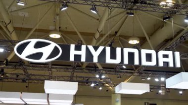 Otomobil fuarındaki Hyundai tabelasının görüntüsü. Toronto, Kanada - 19 Şubat 2026.