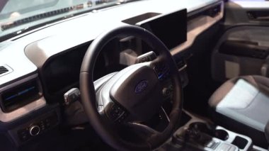 Ford 'un araç ve direksiyon panelinin iç görüntüsü. Toronto, Kanada - 19 Şubat 2026.