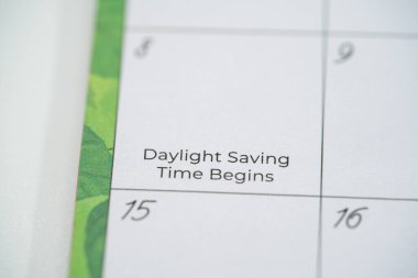 Gün Işığı Tasarruf Zamanı 'nı gösteren takvimi kapat.