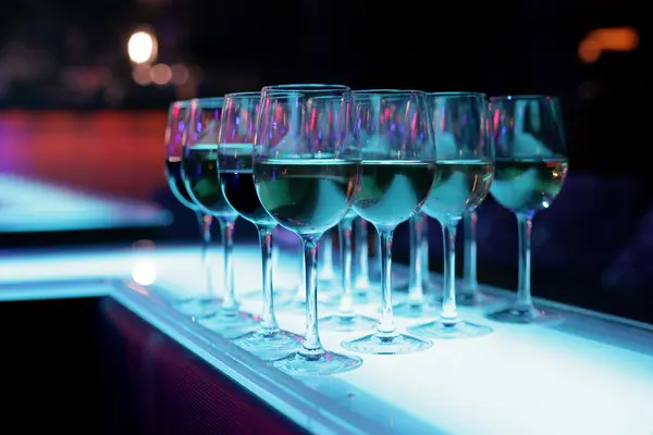 Satır ile şarap gözlük