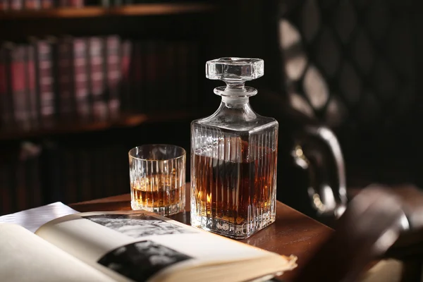 Alkol içki masasında