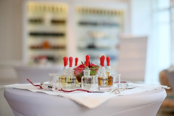 Şişeleri özü yağlar ile