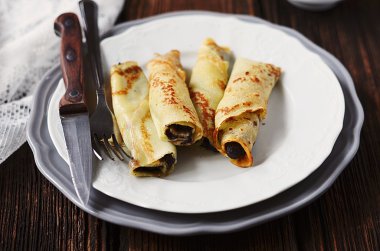 Krep haşhaş ve bal ile dolu