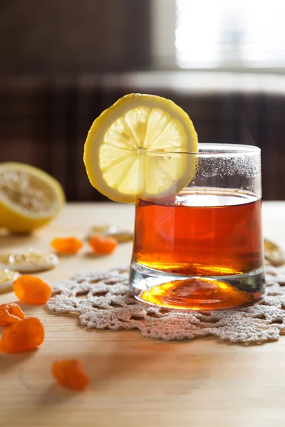 Čaj ve skle s citronem — Stock fotografie