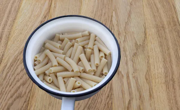 Pasta Sobre Fondo Madera Proceso Cocción — Foto de Stock