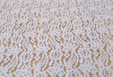 Ahşap arkaplanda kumaş dokusu beyaz perde.