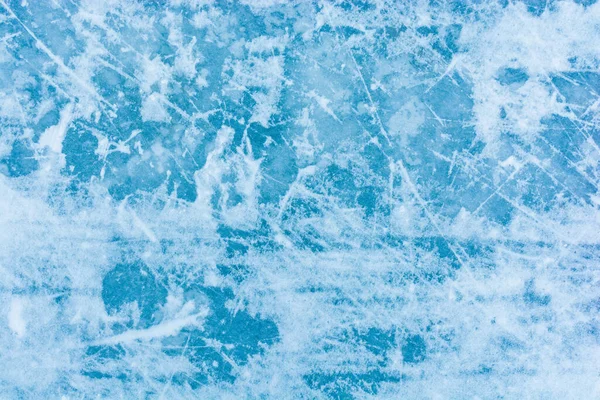 冰蓝色背景 有溜冰痕迹 溜冰场 冰冷的水 冬季有划伤的霜冻冰质感 — 图库照片