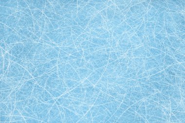 Buz mavisi arka planda buz pateni izleri var. Donmuş su, deniz. Kış grafik çizikleri olan buzlu buz dokusu. Hokey sahası. Resim oluşturuluyor.