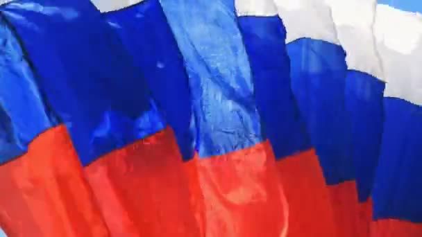 Staatsvlag Van Rusland Wappert Wind Verschillende Driekleurige Vlaggen Rij Video — Stockvideo