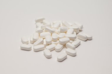 Beyaz hapları avuç