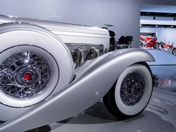 Silver 1936 Duesenberg Model SJN Convertible Coupe — Stock Photo, Image