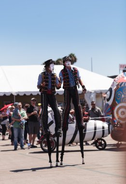 Dragon Knights steampunk Uzunbacak walkers Orange County Fuarı'nda gerçekleştirmek