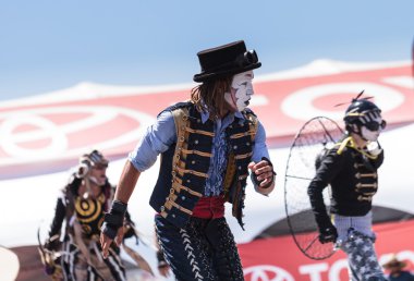 Dragon Knights steampunk Uzunbacak walkers Orange County Fuarı'nda gerçekleştirmek