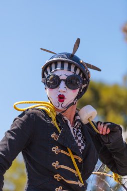 Dragon Knights steampunk Uzunbacak walkers Orange County Fuarı'nda gerçekleştirmek