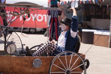 Dragon Knights steampunk Uzunbacak walkers Orange County Fuarı'nda gerçekleştirmek