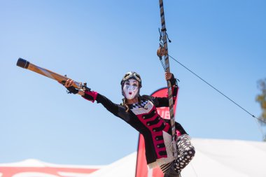 Dragon Knights steampunk Uzunbacak walkers Orange County Fuarı'nda gerçekleştirmek