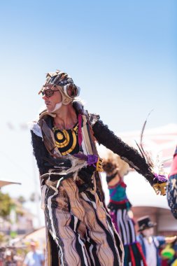 Sanatçı Derrick Gilday