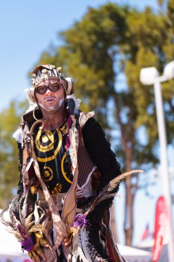 Sanatçı Derrick Gilday