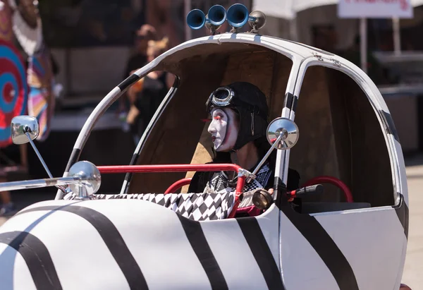 Dragon Knights steampunk Uzunbacak walkers Orange County Fuarı'nda gerçekleştirmek