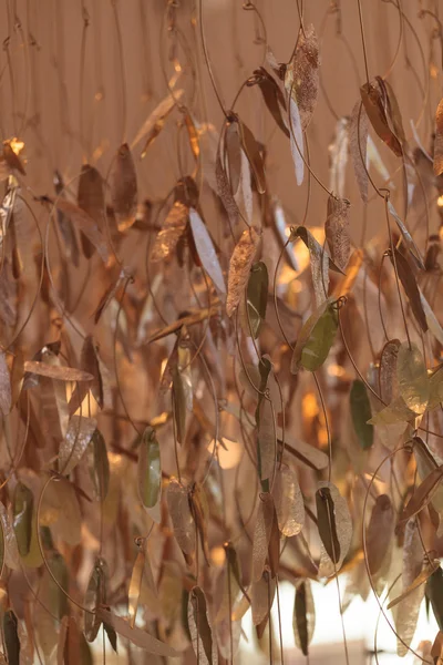 Блискучий золотий листовий металевий декор — стокове фото
