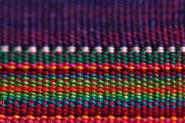 Renkli kumaş dokulu