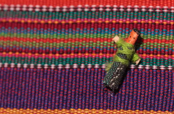 Macro de una muñeca de tela mexicana hecha a mano — Foto de Stock