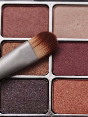 Makyaj fırça dokulu bir rustik arka plan üzerinde