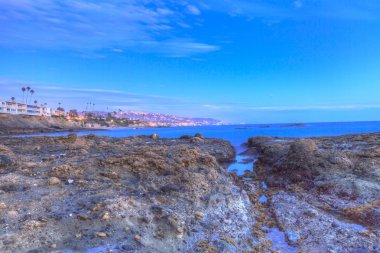 Shaws Cove kayaların üzerinden günbatımı 