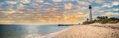Florida Deniz Feneri Burnu üzerinde gün batımı Bill Baggs Cape Florida Eyalet Parkı Key Biscayne, Florida.