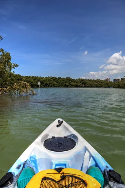 Kayak Floridai Nápolyban Kagylóhágó Közelében Halad Lakóvízi Utakon — Stock Fotó