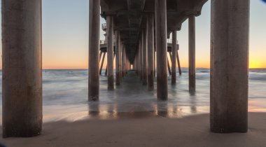 Huntington Beach iskelesinden altında