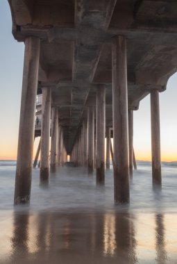 Huntington Beach iskelesinden altında