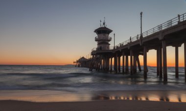 Huntington Beach iskelesinden altında