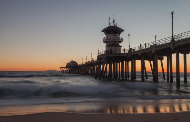Huntington Beach iskelesinden altında